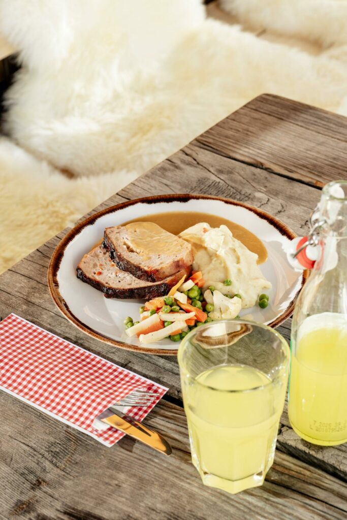 Fleischkäse Menü mit einem Cazosa